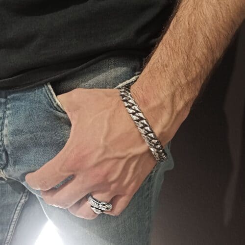 AryA Gioielli | Bracciale uomo a maglia grumetta in argento sterling 925 - 001K . indossato - su polso uomo - vista frontale