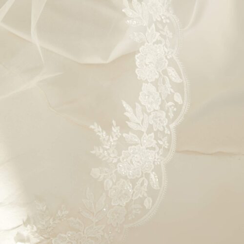 Bianco Evento lace edge Church long wedding veil 280cm - S421 | AryA Sposa | Lace details