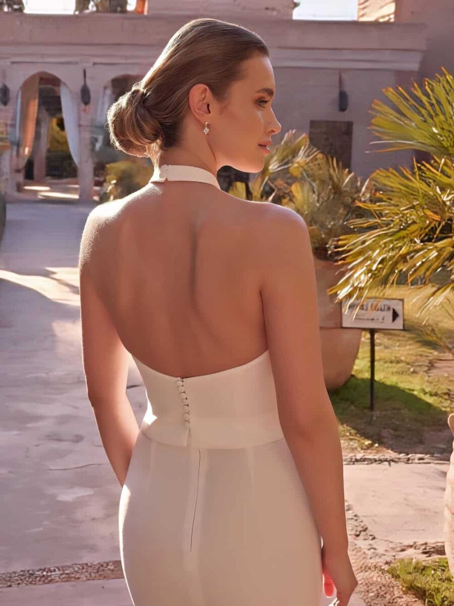 AryA Sposa | Bianco Evento top sposa in crêpe elasticizzato senza maniche - E500 - indossato con vista posteriore