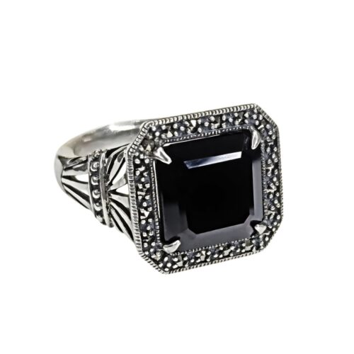 AryA Gioielli | Anello donna in argento 925 con spinello nero e marcasite - 8101IM - su sfondo bianco