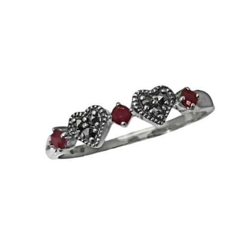 AryA Gioielli | Anello donna cuori in argento 925 con rubini e marcasite - 2712IM - su sfondo bianco