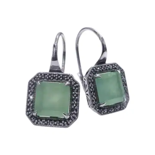 AryA Gioielli | Orecchini donna in argento 925 con giada verde e marcasite - 3103IM - su sfondo bianco