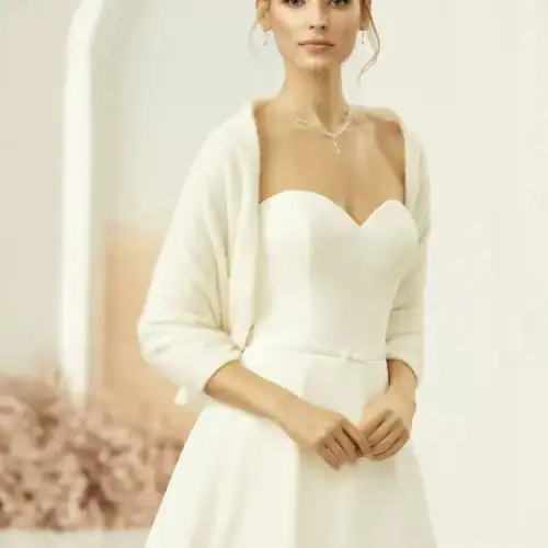 AryA Sposa | Bianco Evento stola coprispalle sposa cashmere touch - E318 - indossata da sposa vista frontale